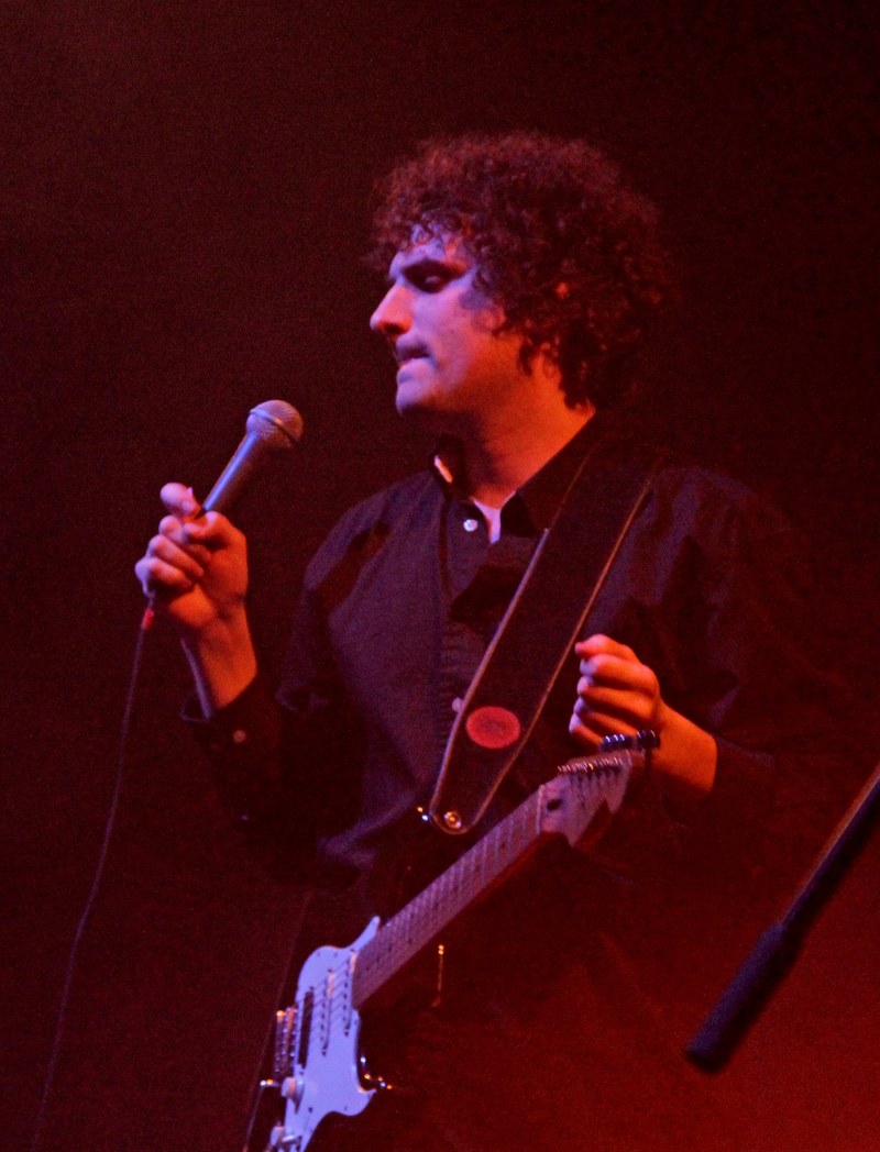 "In the Land of Giants", den Titelsong des aktuellen Albums, hat Vincent Caccione aus der Sicht einer Taube geschrieben