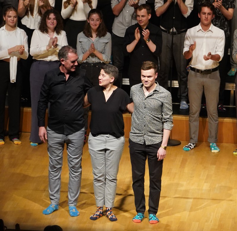 Drei Persönlichkeiten leiteten den Chor. Paul Burtscher, Franny Fuchs und Jakob Peböck verliehen den stilistisch vielfältigen Kompositionen viel Profil.