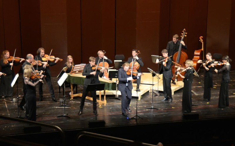 Ein dynamisches Spiel, bei dem sich jeder einzelne Musiker mit Leidenschaft einbrachte, zeichnete das Konzert mit Daniel Hope, Anders Kjellberg Nilsson und dem Kammerorchester Basel aus. Sie musizierten zum Abschluss der aktuellen Saison der Abonnementreihe "DornbirnKlassik" im Kulturhaus.