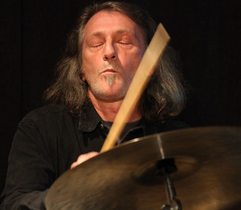 Didier Hoffmann lieferte das rhythmische Fundament des Trios (alle Fotos © Erich Palm)