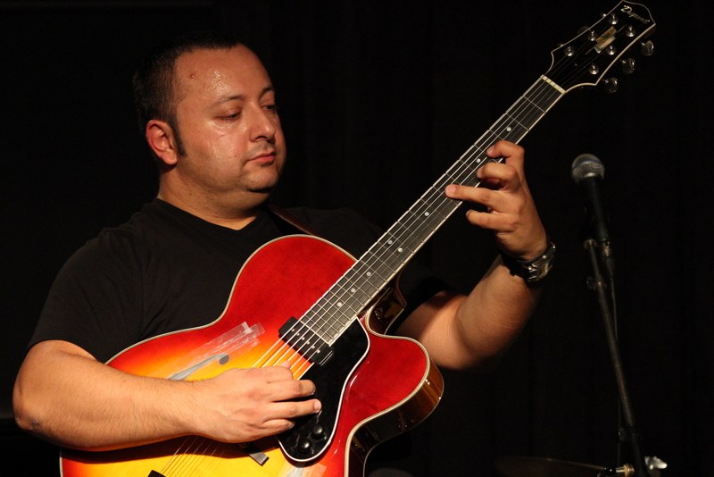 Hervorragend als Solist und Comper - Bandleader Mike Reinhardt