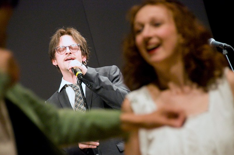 Als Protagonist des Abends performte sich Marque nicht in den   Vordergrund, sondern war auf sympathische Weise Teil des Ganzen.