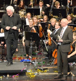 Guntram Simma nahm Abschied von "seinem" Jugendsinfonieorchester Dornbirn. Ivo Warenitsch, der neue Direktor der Musikschule Dornbirn, folgt ihm nach.