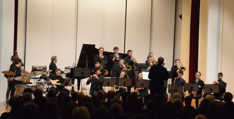 Zum Abschluss des gelungenen Festes spielte das Jazzorchester unter der Leitung von Herbert Walser-Breuss im bis auf den letzten Platz gefüllten Festsaal auf.
