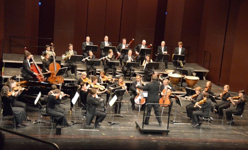 Im Kammerorchester Basel musizierten die MusikerInnen mit viel Eigenverantwortung. Philippe Bach dirigierte prägnant, so dass aussagekräftige Werkdeutungen zu erleben waren.