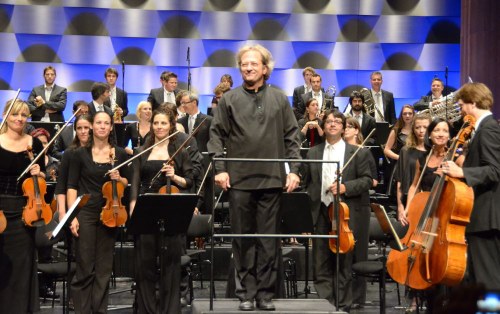 Gérard Korsten und das Symphonieorchester Vorarlberg waren in bester Spiellaune und freuten sich nach der gelungenen Matinee über den jubelnden Applaus.