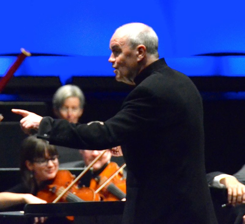 Hans Graf leitete das Symphonieorchester Vorarlberg und überzeugte mit seinem eleganten Dirigat auf allen Linien.