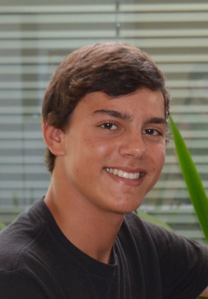 Der erst 17-jährige Aaron Pilsan wirkt auch auf der Bühne authentisch
