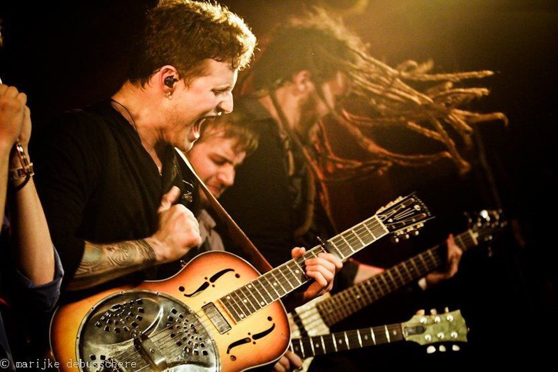 Frontman Ben Ringel in Aktion (© Marijke Debusschere).