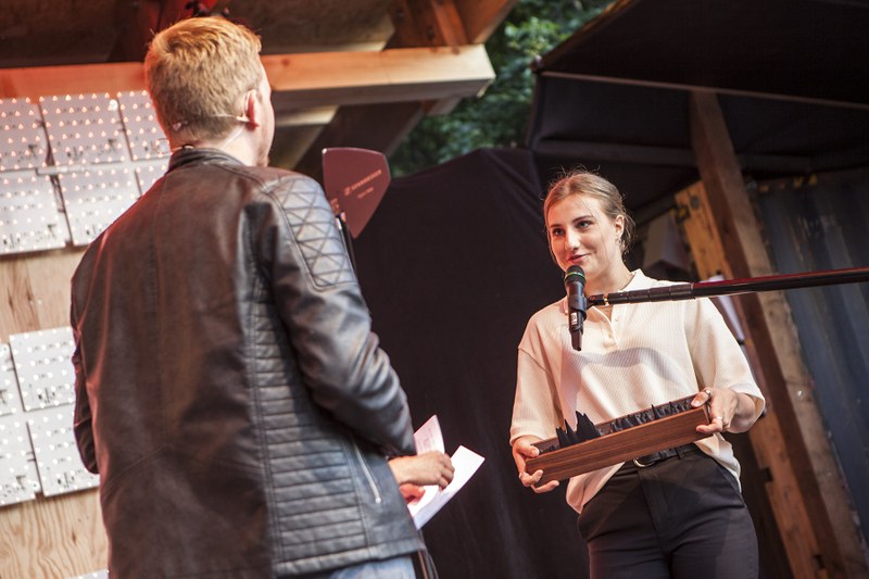 Mercedes Scheible heimst den Newcomer-Preis ein