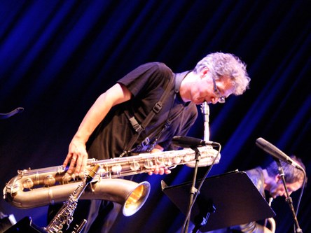Andreas Krennerich, der Herr der Saxophone. Bariton-, Sopran- und Sopranino-Saxophon kamen zum Einsatz.