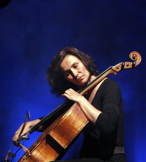 Einfallsreich und mitreißend - Asja Valcic am Cello