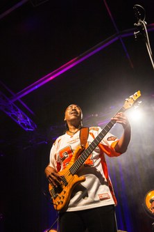 Lorenzo Wilson: der E-Bassist mit dem Funk-Daumen