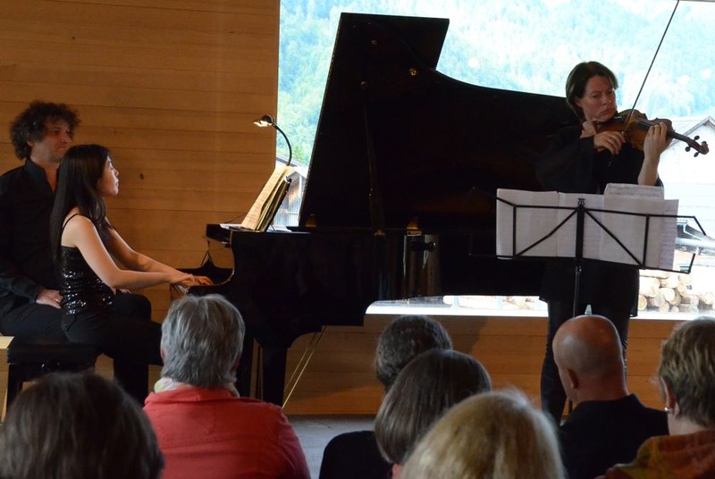 Berit Cardas und Akiko Shiochi stellten die Violinsonate von Ethel Smyth vor.