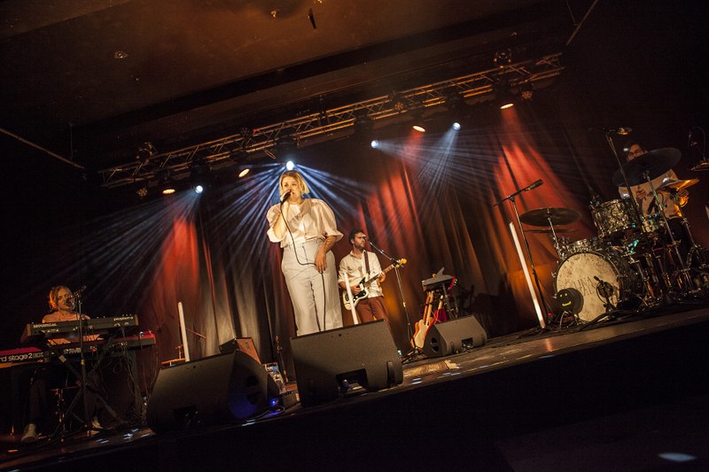 Eine starke Frontfrau, die Raum lässt für alle anderen ihrer Band