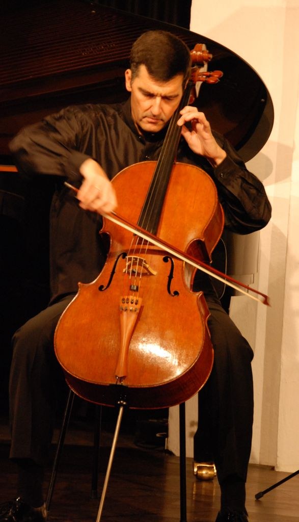 Othmar Müller musizierte ganz selbstvergessen auf einem klanglich wunderbaren Cello von Andrea Amati aus dem Jahr 1573