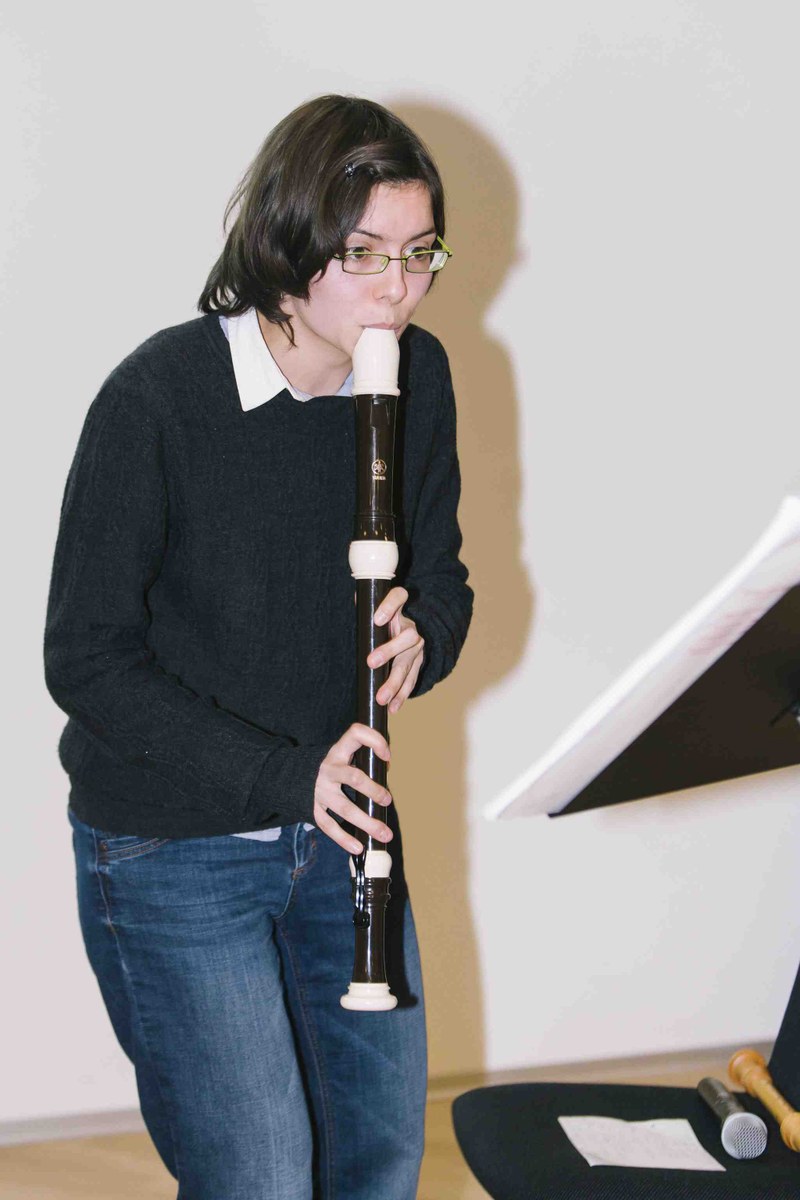Johanna Steinborn zog mit ihrem Vortrag und der musikalischen Darbietung die Zuhörenden in ihren Bann.