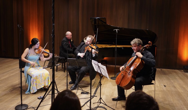 Hyeyoon Park (Violine), Gregor Sigl (Viola), Patrick Demenga (Violoncello) und Oliver Triendl (Klavier) begeisterten das Publikum im vorarlberg museum mit Energie geladenen Werkdeutungen.