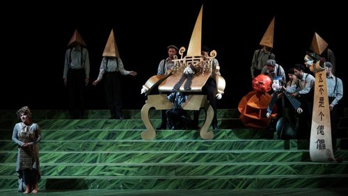 Die Compagnie "Blind SumMiT" rund um Mark Down bot eine ausnehmend fantasiereiche und originelle Inszenierung von Strawinskys Oper "Le Rossignol". Fotos: Bregenzer Festspiele
