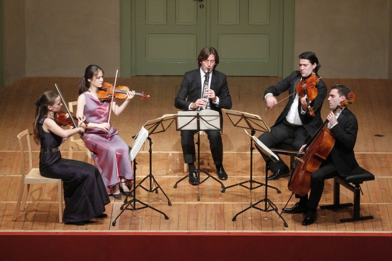 Die Mitglieder des "Minetti Quartetts" sind alle um die dreißig Jahre alt. Sie spielten mit jugendlicher Frische und atemberaubender Technik. Zusammen mit dem Klarinettisten Paul Meyer musizierte das Minetti Quartett ein Spätwerk von Max Reger. (Foto: Schubertiade)
