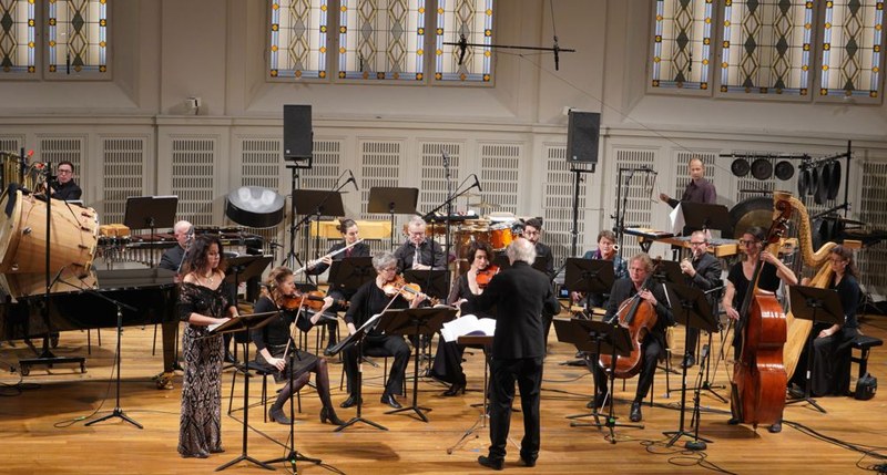 Das Klangforum Wien und Johannes Kalitzke musizierten die Werkdeutungen im Wiener Konzerthaus mit bewundernswerter Transparenz.