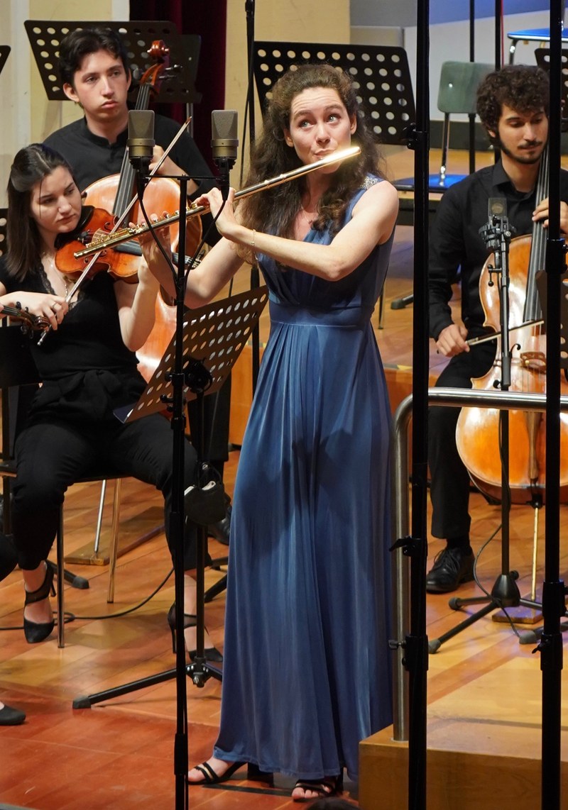 Auch Héléna Macherel war erste Preisträgerin. Die 26-jährige Flötistin musizierte Mozarts Flötenkonzert KV 314.