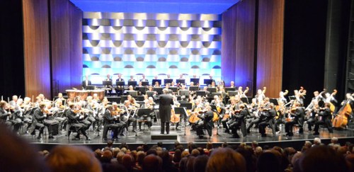 Die Wiener Symphoniker unter Markus Stenz deuteten Anton Bruckners fünfte Symphonie im Rahmen des ersten Orchesterkonzertes bei den Bregenzer Festspielen.