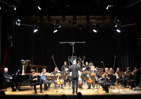 Das Klangforum Wien unter der Leitung von Baldur Brönnimann und dem Solisten Florian Müller am Klavier spielte Wolfram Schurigs Werke konzentriert und mit bewundernswerter Klarheit.
