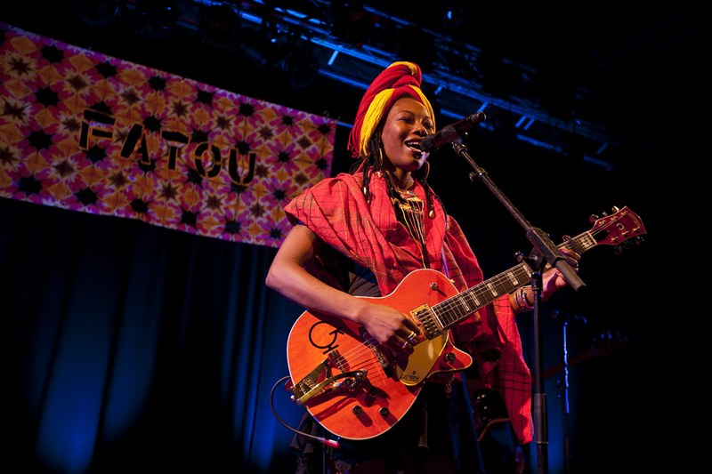 Fatoumata Diawara ist Sängerin, Tänzerin und Schauspielerin