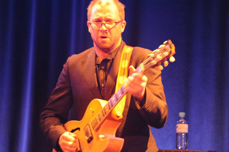 Kanadischer Wegbegleite: Jean-Sébastien Williams an der semiakustischen Gitarre