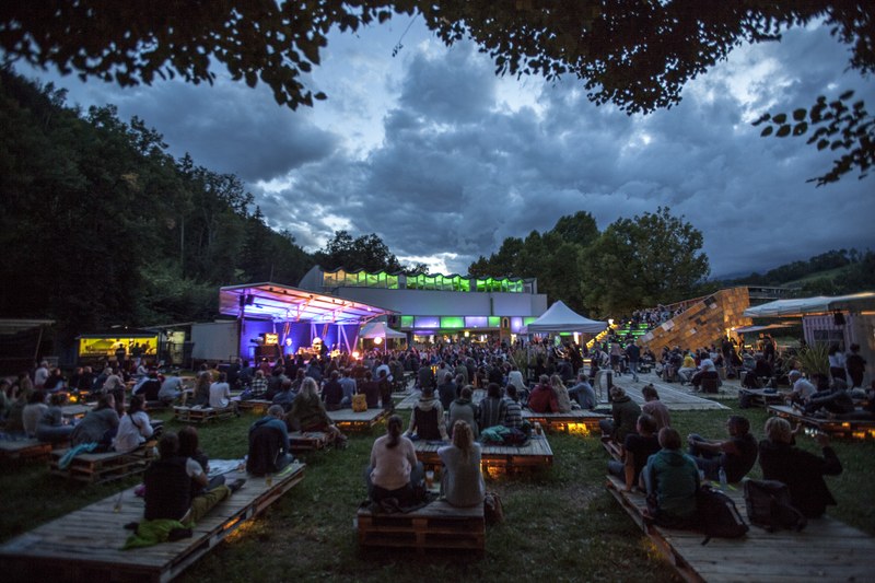 Ein Konzert, wie unter einer bedrohlichen Gewitterwolke