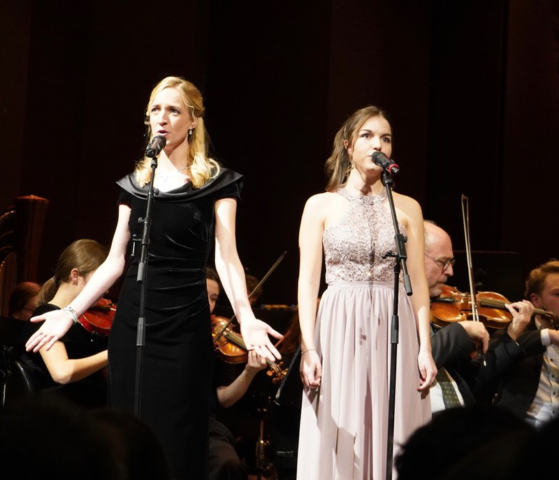 Antonia Feurstein und Lisa Klocker sorgten mit ihren Gesangspartien für Abwechslung.