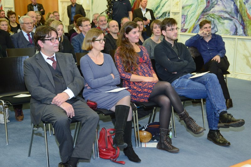 Der Bratschist Andreas Ticozzi und die Regisseurin Barbara Herold erhielten die mit 5.000 € dotierten Ehrengaben des Landes. Der Jazzsängerin Filippa Gojo und dem Schriftsteller Max Lang wurden im Rahmen eines Festaktes im Landhaus Bregenz die mit jeweils 2.500 € dotierten Fördergaben übergeben. (Foto: Werner Micheli)