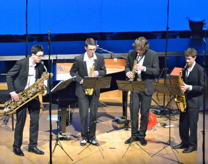 Das Saxophonquartett „Multiphonix" musizierte engagiert und erweiterte das musikalische Spektrum des Abends.