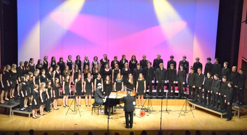 Der Landesjugendchor „Voices" unter der Leitung von Oskar Egle bot ein hervorragend zusammengestelltes Konzertprogramm.