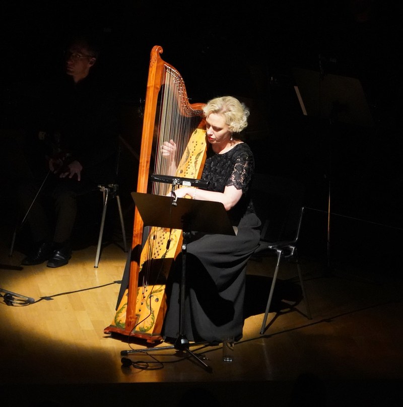 Die Sopranistin und Harfenistin Tanja Vogrin zog die Zuhörenden beim dritten Abonnementkonzert des Concerto Stella Matutina in der Kulturbühne AmBach in ihren Bann.
