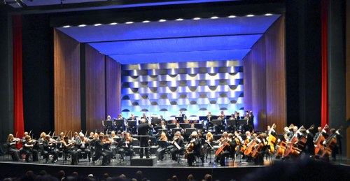 Die Begegnung mit dem „Royal Philharmonic Orchestra" war eine Bereicherung. Auch mit diesem Konzert wurde das hohe Niveau der „Bregenzer Meisterkonzerte" fortgesetzt.
