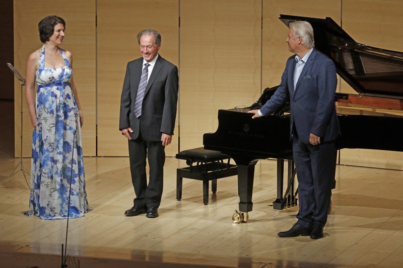 Ein Ereignis mit Seltenheitswert war dieses Konzert auch deshalb, weil der Komponist Herwig Reiter den begeisterten Applaus persönlich entgegennehmen und sich darüber freuen konnte.