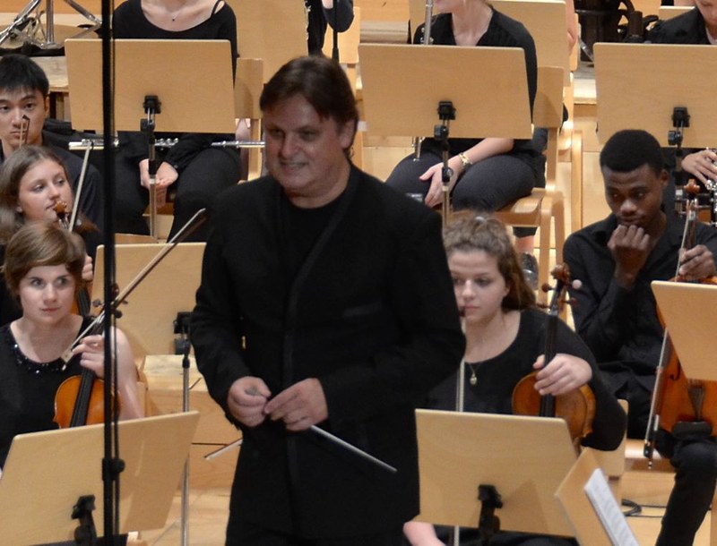 Die Jugendlichen liefen mit Dvorak zur Hochform auf. Zuvor erläuterte Christoph Eberle seine Intentionen.