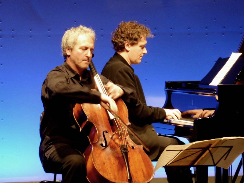 Mario Brunello und Andrea Lucchesini gaben sich bei den Bregenzer Meisterkonzerten ganz ihren Werkdeutungen hin (Foto: Fritz Jurmann)