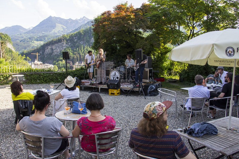 Junipa Gold beim Musiksalon in der Villa Müller