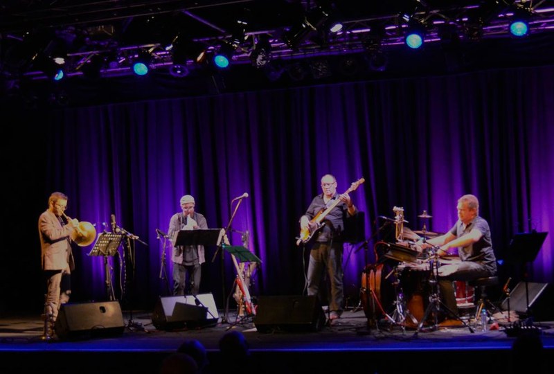 Die Formation "Heartbeat" mit Herbert Walser-Breuß (Trompete, Flügelhorn und Horn) sowie Andreas Krennerich (Saxofon), der Kontrabassist Florian King und der Perkussionist Helge Andreas Norbakken eröffneten die "Jazz&"-Reihe am Dornbirner Spielboden mit einem inspirierenden Konzert.