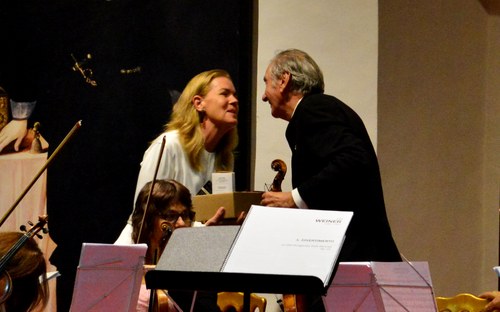 Stephanie Waldburg-Zeil gratuliert dem Orchestergründer Irakli Gogibedaschwili zum runden Geburtstag.