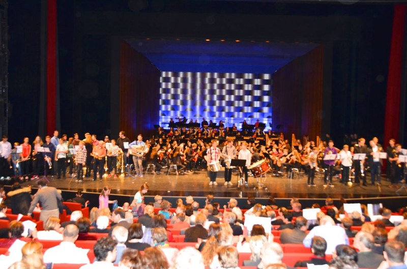 Beim Jubiläums-Festkonzert des Vorarlberger Musikschulwerkes wurden die Zuhörerinnen und Zuhörer im voll besetzten Saal des Festspielhauses von hunderten Musikschülerinnen und -schülern hervorragend unterhalten.