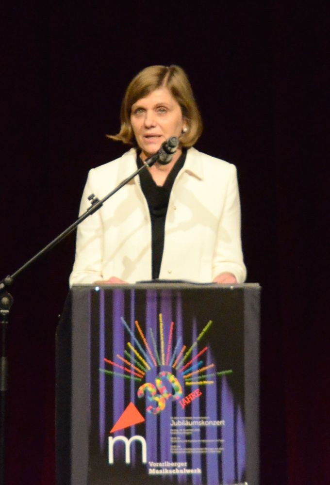 Die Obfrau des Vorarlberger Musikschulwerkes Barbara Schöbi-Fink freute sich bei ihren Grußworten über das enorme Publikumsinteresse.