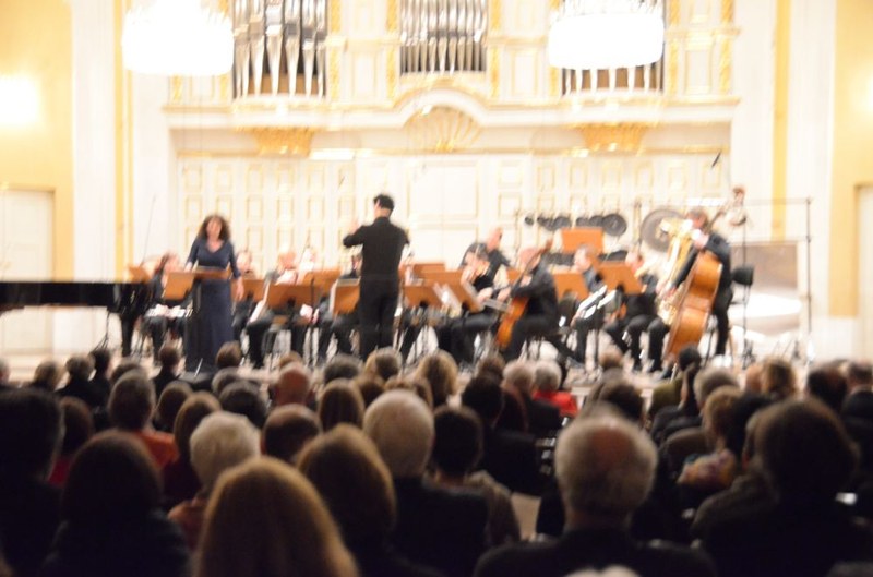 Das „österreichische ensemble für neue Musik" unter der Leitung von Michel Galante sowie die Sopranistin Sarah Wegener interpretierten Werke von G.F. Haas sowie Aureliano Cattaneo, der mit einem Förderpreis ausgezeichnet worden ist.
