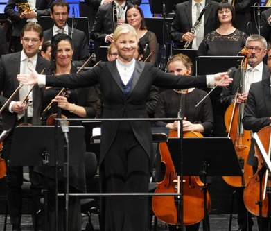 Zum ersten Mal stand eine Dirigentin am Pult des Symphonieorchesters Vorarlberg. Die estnische Dirigentin Anu Tali wurde stürmisch und begeistert gefeiert.