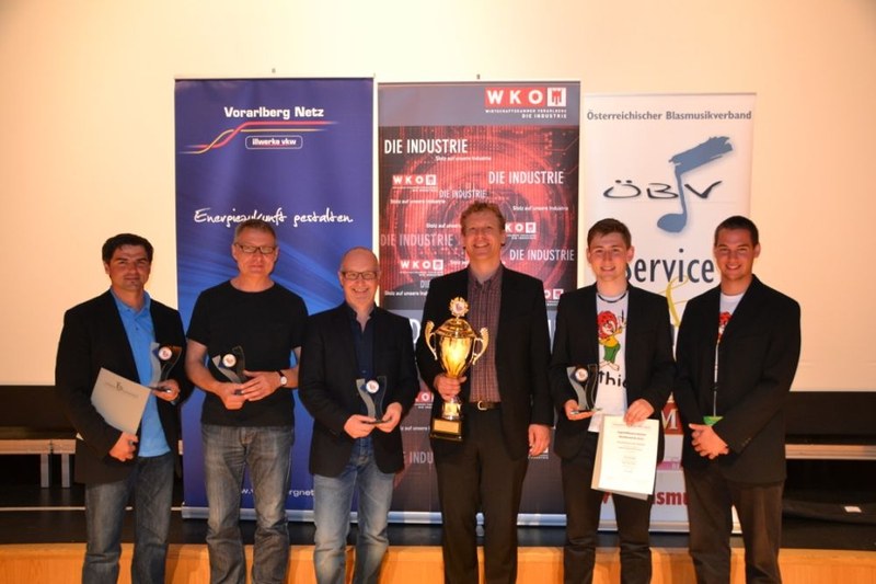 Die Leiter der ausgezeichneten  Jugendblasorchester (v.l.n.r. Markus Lins, Oskar Mayer,  Josef Eberle, Christian Mathis,  Sebastian Spiegel und Matthias Klocker)