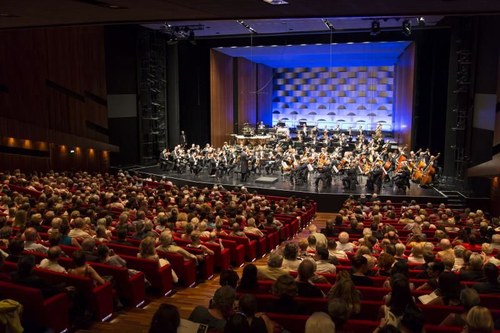Die Wiener Symphoniker unter der Leitung von Paul Daniel gingen beim ersten Orchesterkonzert im Rahmen der Bregenzer Festspiele aufs Ganze. (Foto: Bregenzer Festspiele)