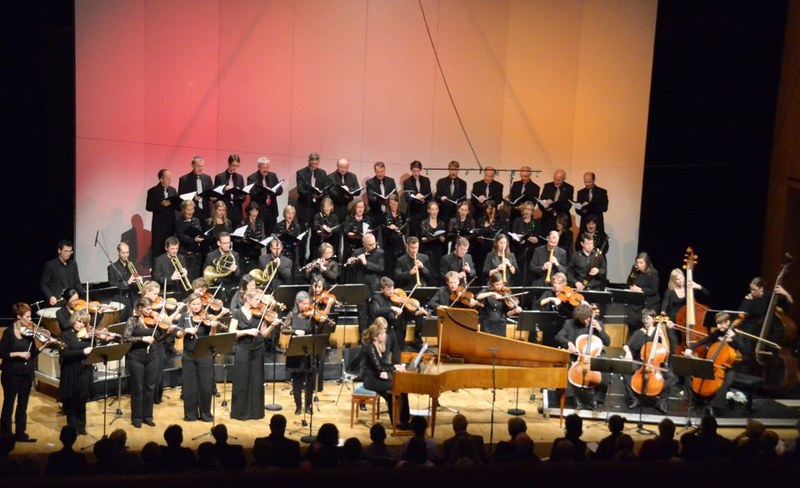 In Kooperation mit der Hochschule der Künste in Bern und dem Bratschisten Kai Köpp präsentierten das "Concerto Stella Matutina", der Kammerchor Feldkirch, die Solisten Lyndon Watts und Petra Somlai sowie der Rezitator Florian Reichert ein vielseitiges Konzert.